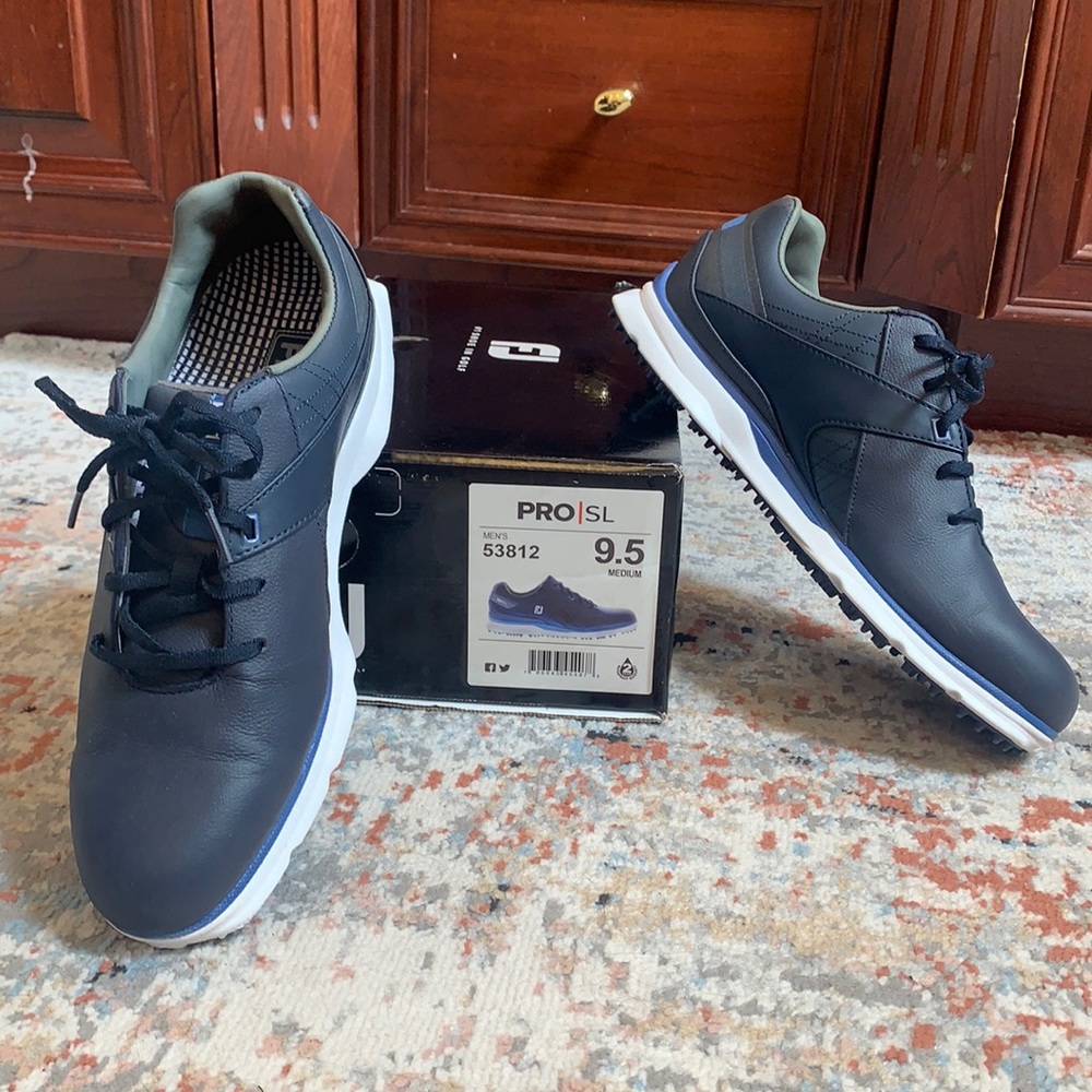 Foot Joy Golf Shoes LIKE NEW.  Please see pics.  Worn twice indoor gold area.